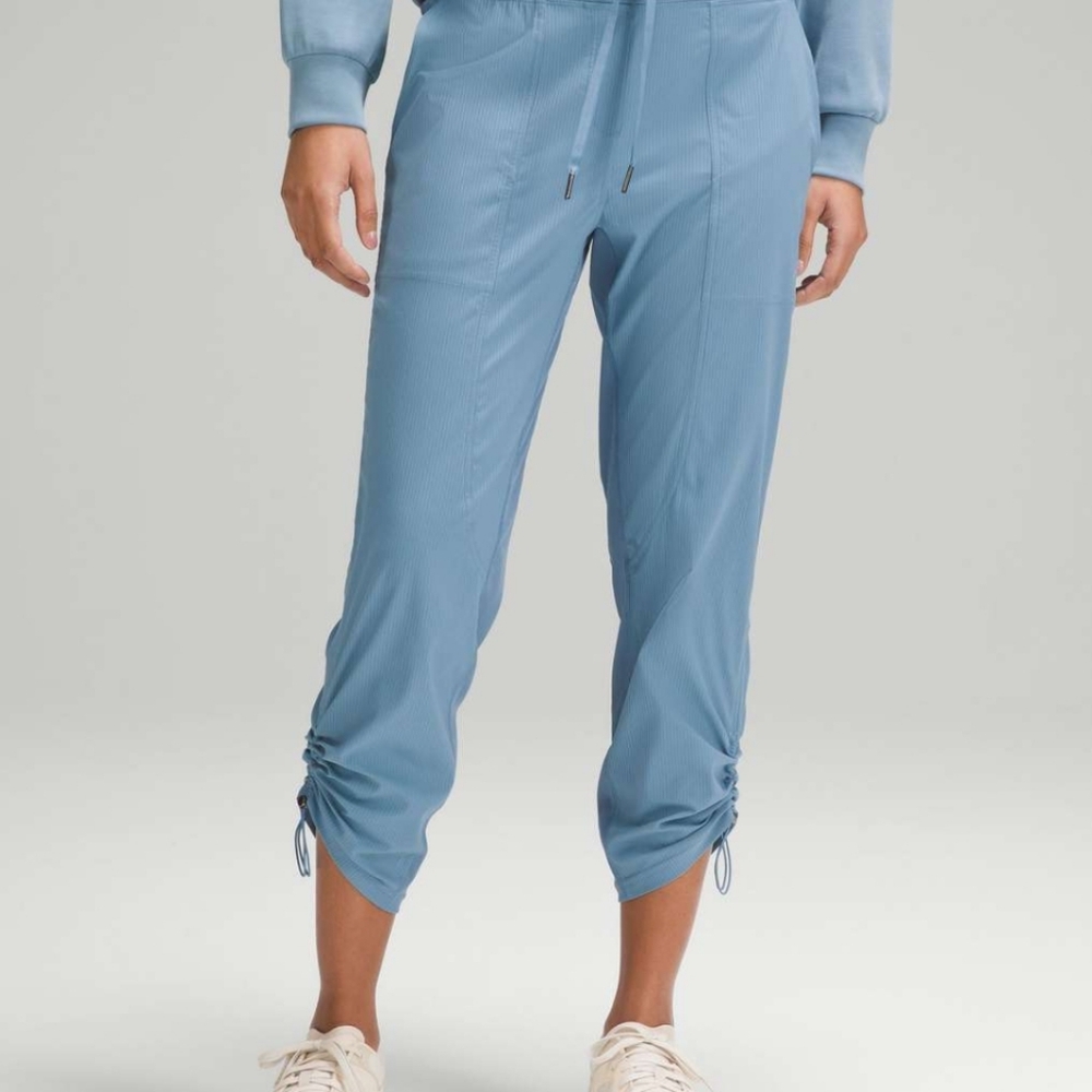 Dance Studio Mid-Rise Cropped Pant size 6